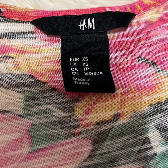 Floral Top - Picture 2 of 4